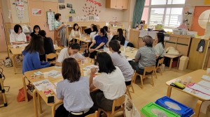 すくすく保育園園内研修－プロジェクト活動「クリスマス」ー