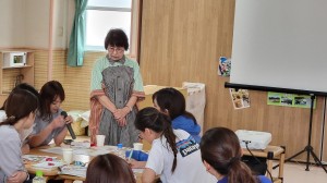すくすく保育園園内研修－プロジェクト活動「クリスマス」ー